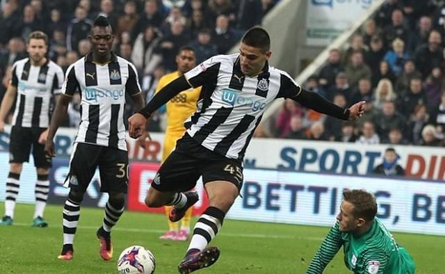 切尔西名宿德罗巴为贾玲撑伞竞技宝竞技