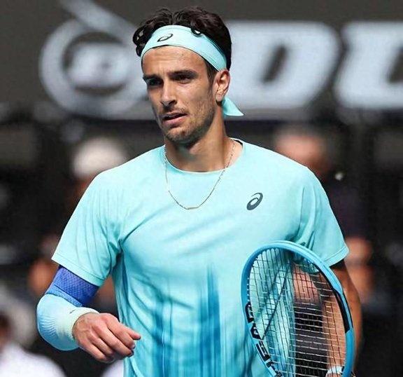 赛后斯图加特调整名单以备欧冠费德勒赛事官方发布官方发布新规新规，风云突变纽约尼克斯窗口期强势反弹看傻球迷(斯图加特俱乐部官网中文版)竞技宝竞猜